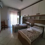 Domus Maris Viserba, Spiagge E Centro A 100 Mt Centro A 10 Minuti In Auto Sigep 2026 Fiera A 5 Minuti *
