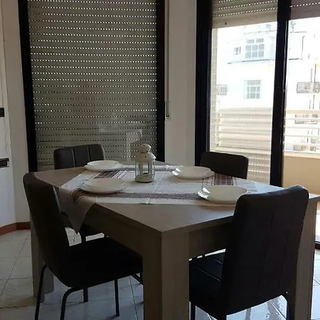 Domus Maris Viserba: Beachfront Near Fairgrounds Apartment Rimini