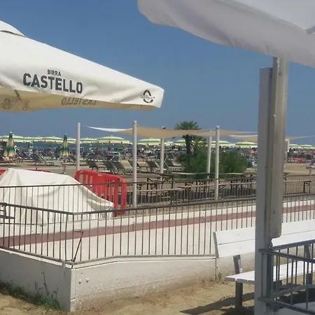 Domus Maris Viserba: Beachfront Near Fairgrounds Apartment *