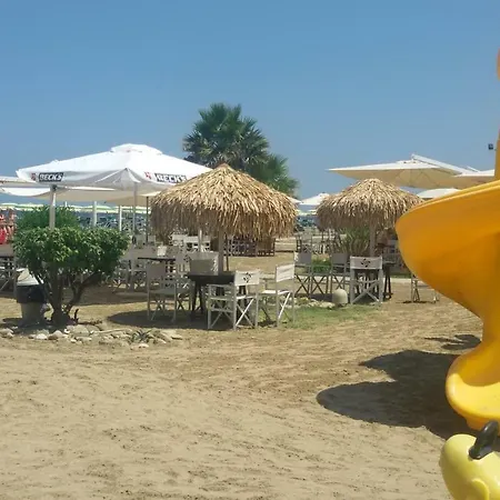 Domus Maris Viserba: Beachfront Near Fairgrounds