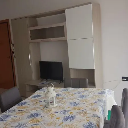 Apartment Domus Maris Viserba: Beachfront Near Fairgrounds