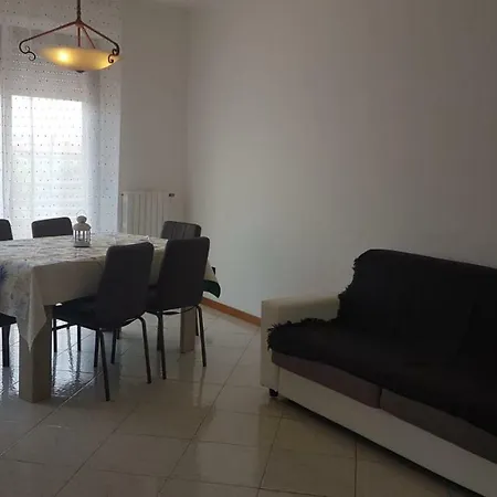 Domus Maris Viserba: Beachfront Near Fairgrounds Apartment Rimini